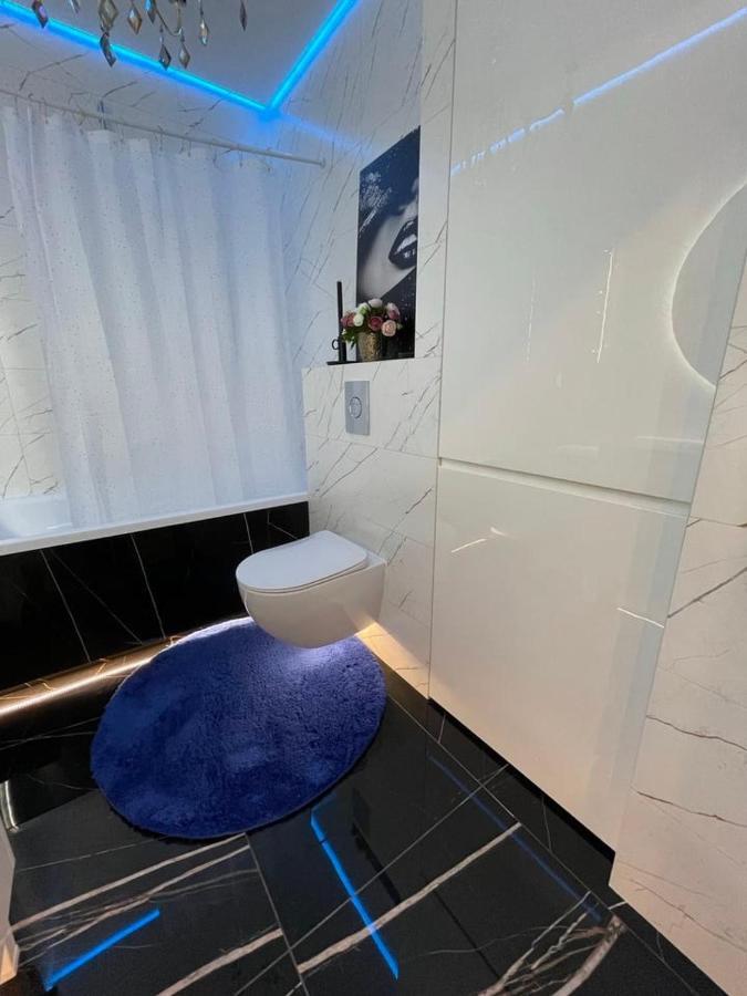 1 Room 65M2 Center Of Obolon Near River Side. Kijev Kültér fotó